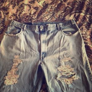 Vintage Levi’s 560 distressed jean
